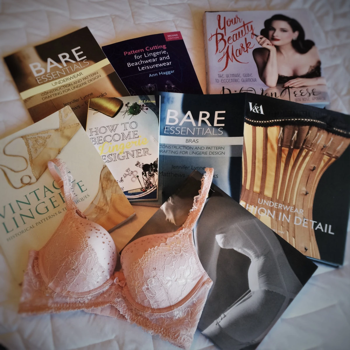 Bare Essentials: Bras Third Edition Construction and Pattern